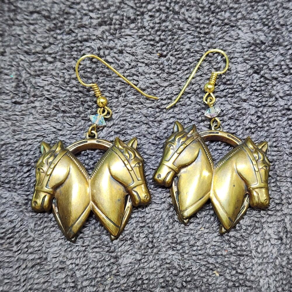Brass colored horse and horse shoe earrings b34